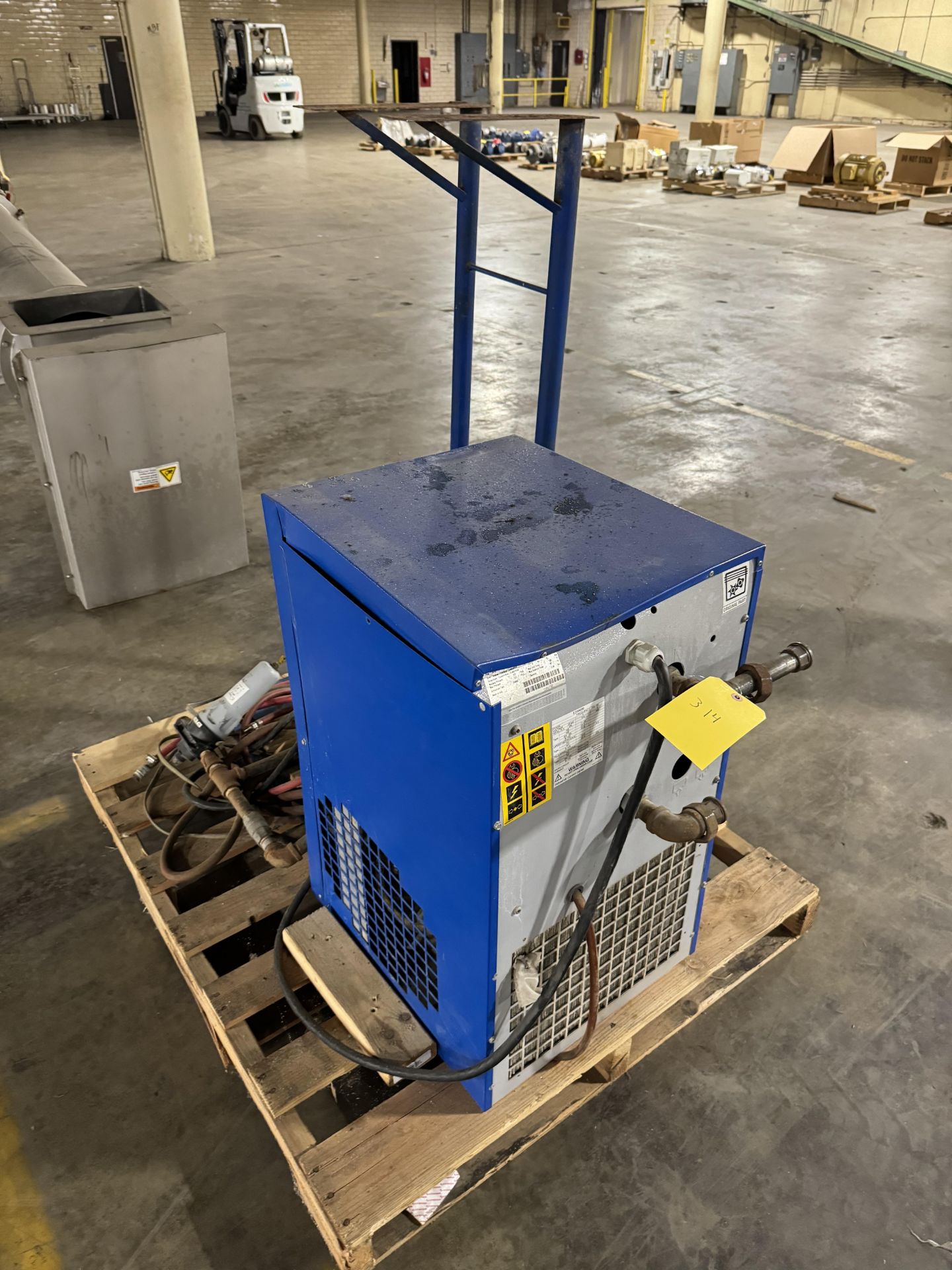 Quincy Air Compressor, Model# QRHT75(H3)QUL Rigging/ Loading Fee: $75