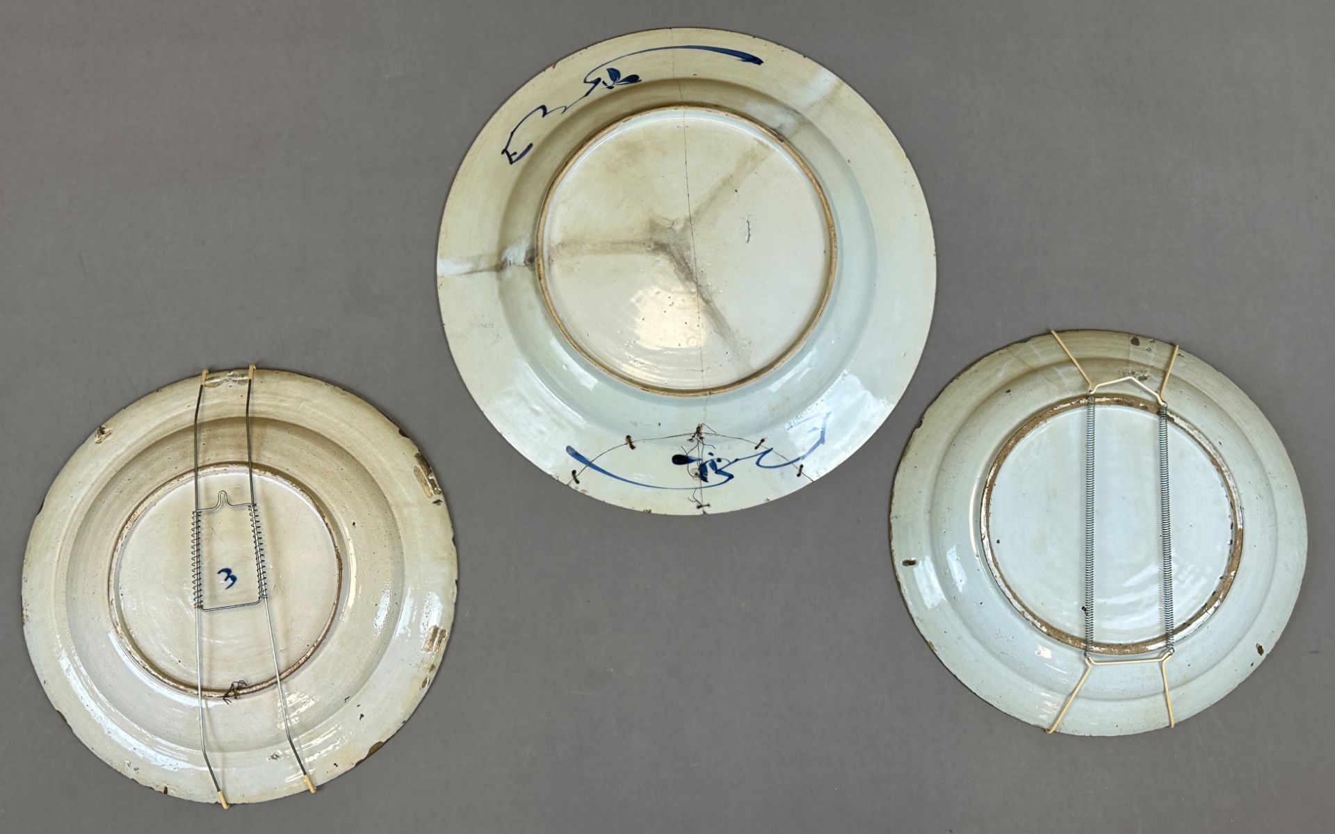Three antique plates. Porcelain. China. 18th century. - Image 12 of 15