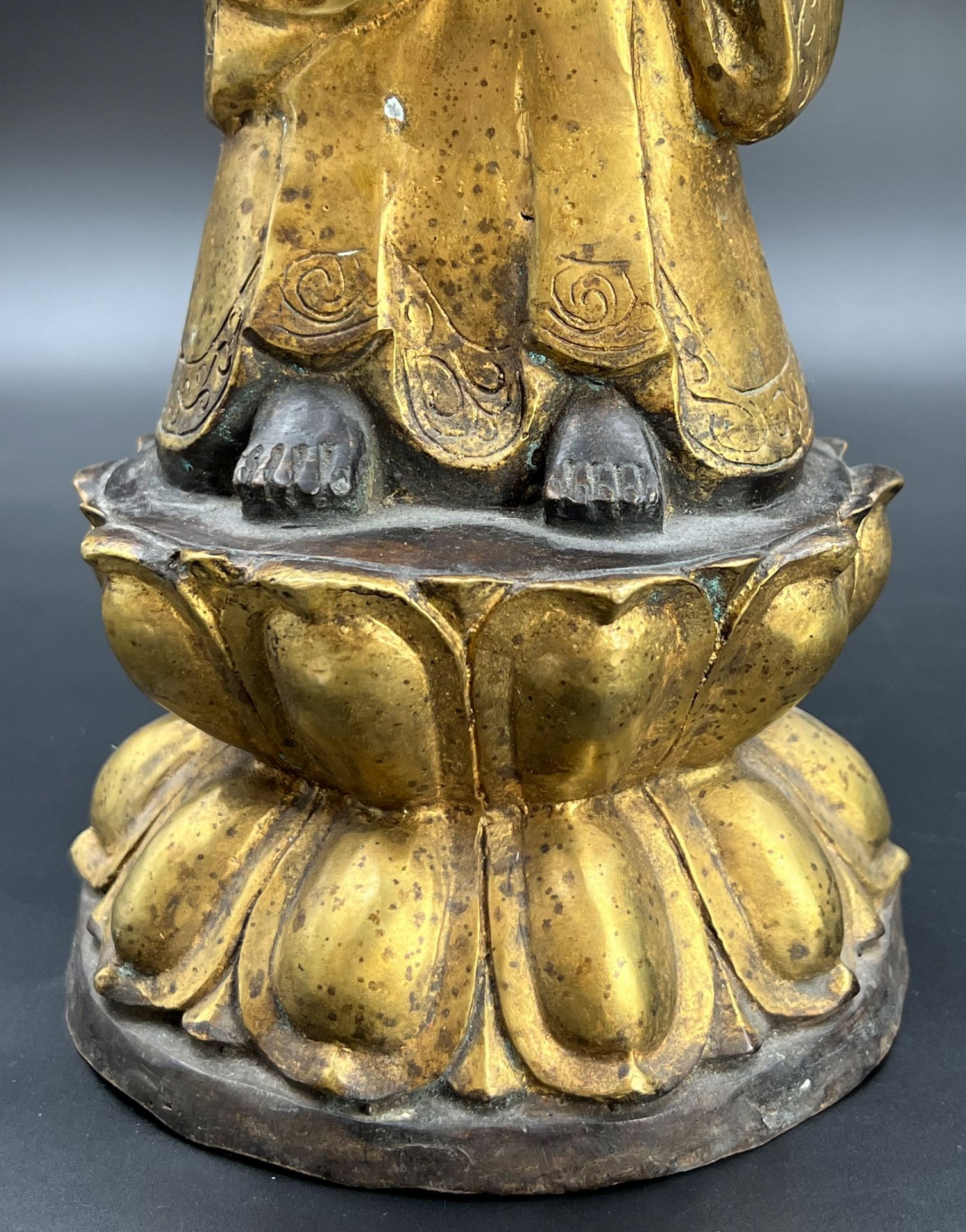 Buddha. Bronze figure. China. Around 1950. - Image 4 of 12