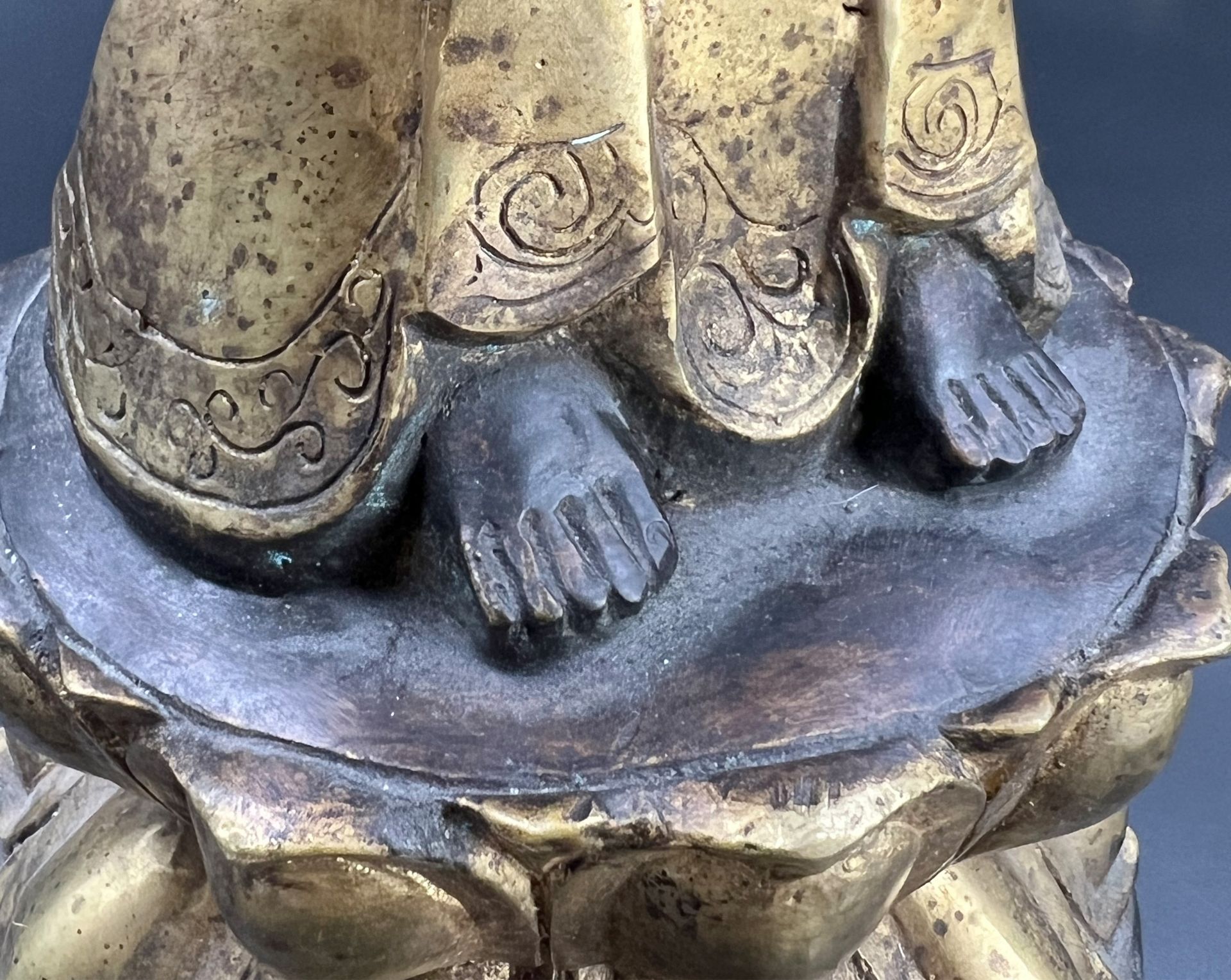 Buddha. Bronze figure. China. Around 1950. - Image 11 of 12