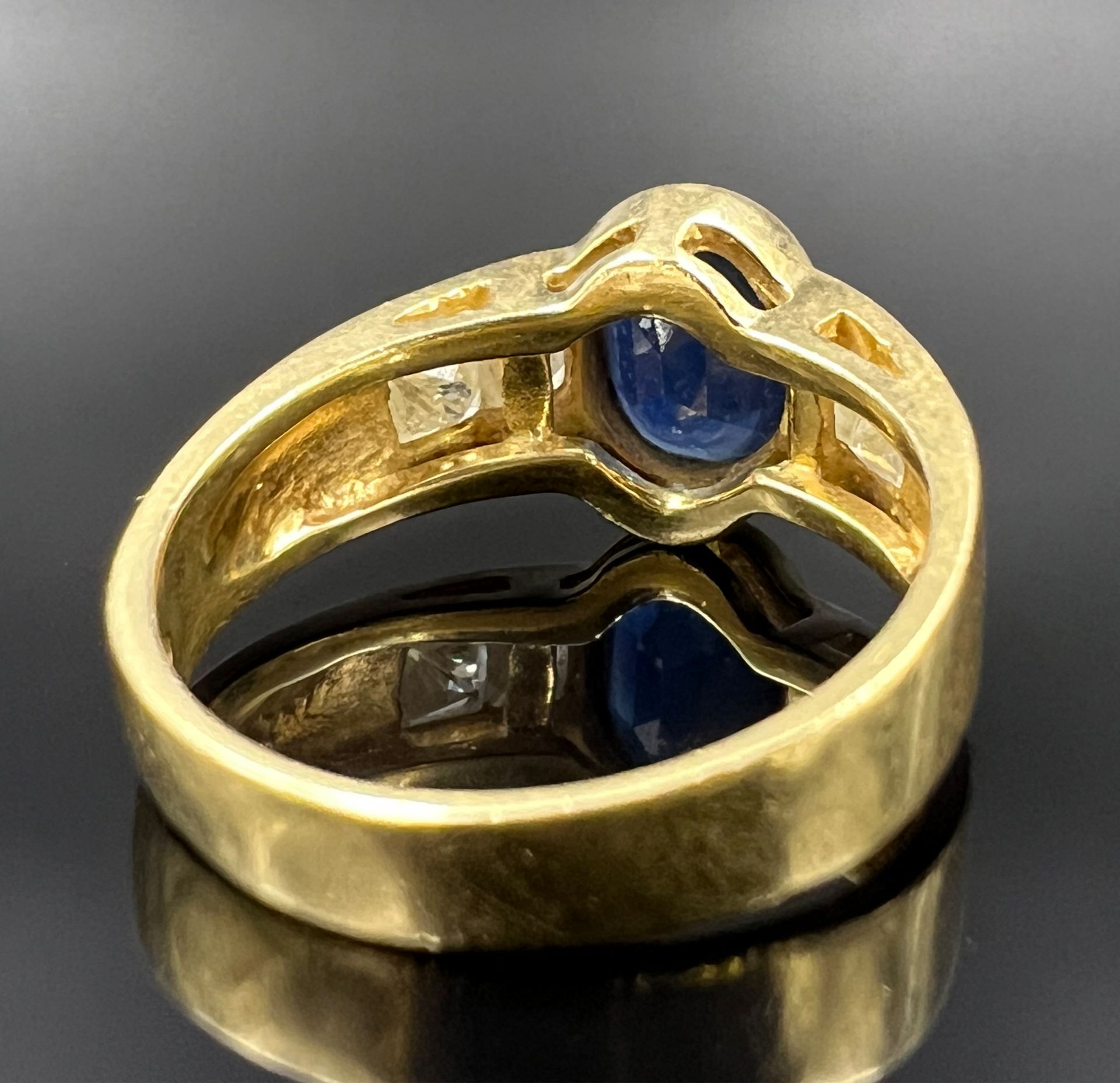 Ladies' ring. 750 yellow gold. 1 blue colored stone and 4 diamonds. - Image 3 of 10