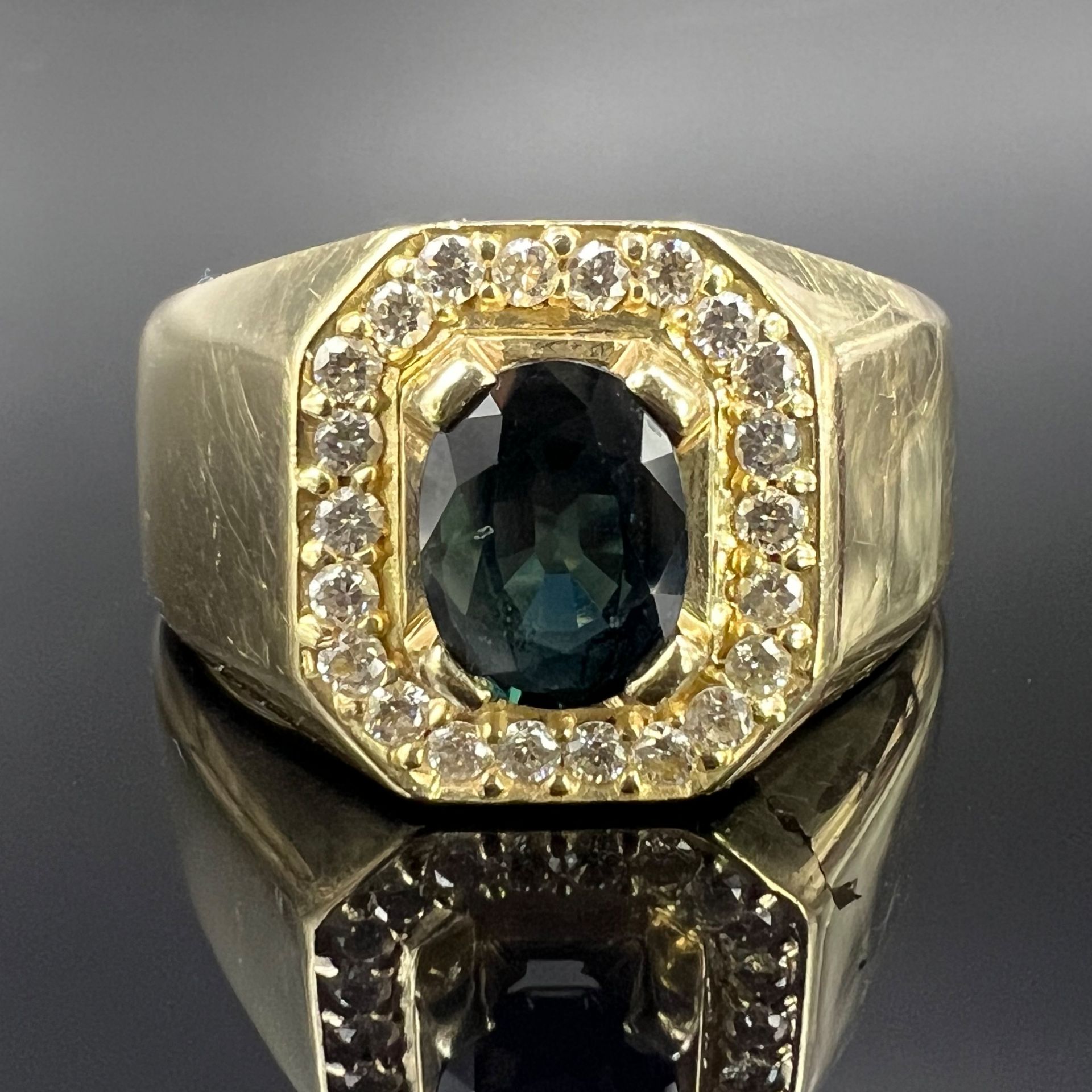 Ladies ring. 585 yellow gold. 1 blue coloured stone and diamonds. - Image 2 of 8