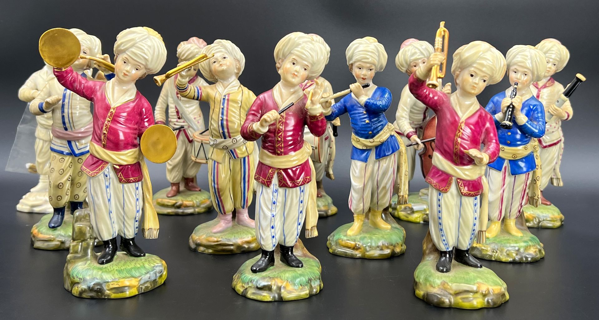 12 figurines "Türkenkapelle. Höchster Porzellanmanufaktur.