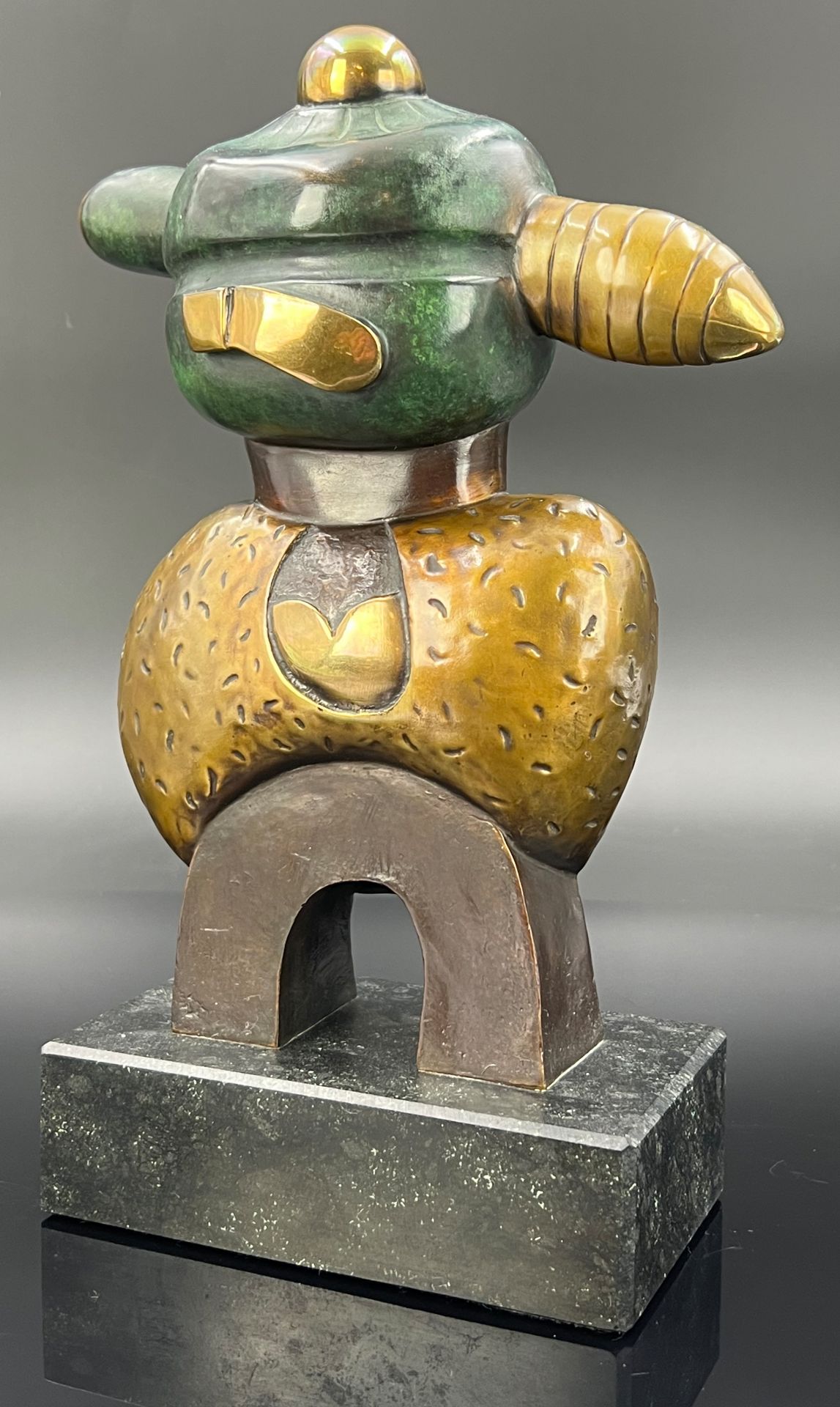 Otmar ALT (1940). Bronze. "King of the bees". 2005.