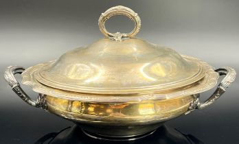 Lidded tureen. 800 silver.