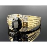 Ladies' ring. 585 yellow gold and white gold. 1 black coloured stone and 12 small diamonds.