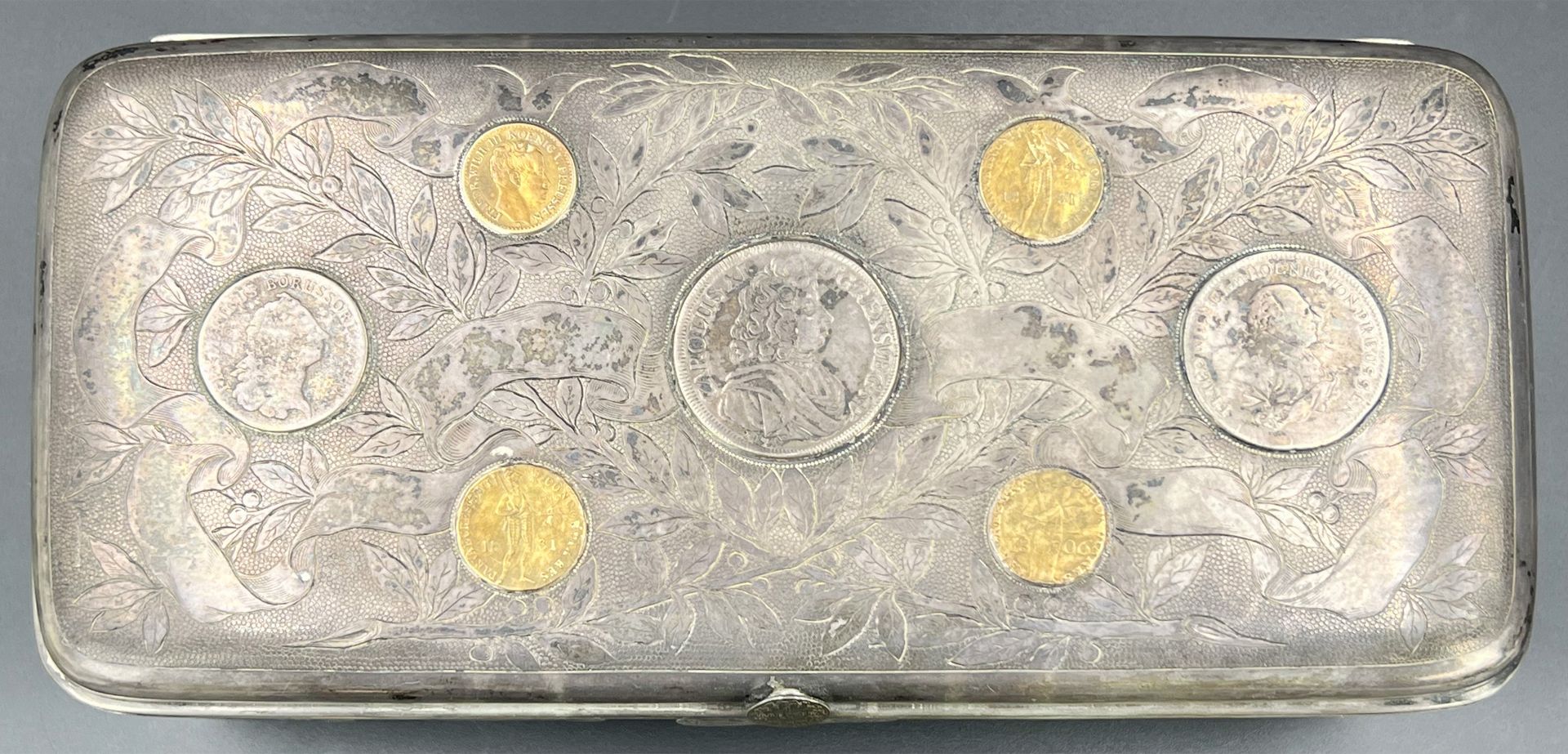 Silberne Münzschatulle. 4 Goldmünzen. 12 Lot. 2. Hälfte 19. Jahrhundert. - Bild 5 aus 20