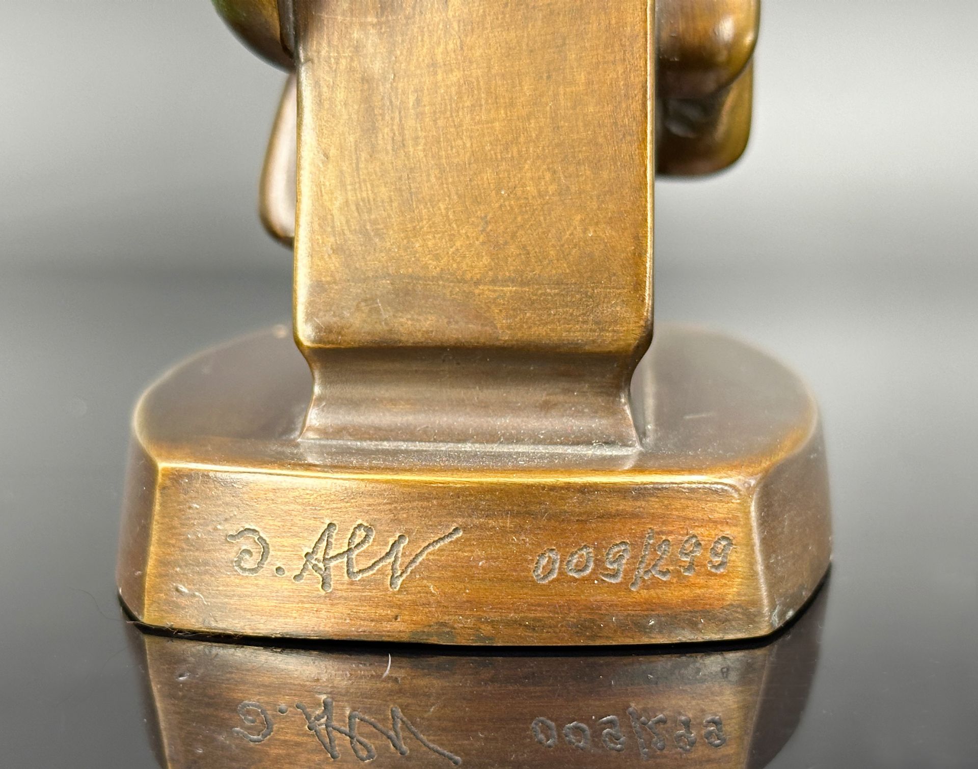 Otmar ALT (1940). Bronze. "The watchman". 2005. - Image 7 of 8