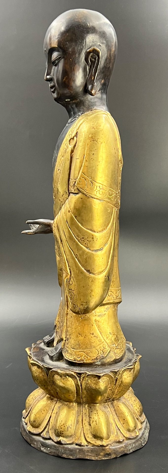 Buddha. Bronze figure. China. Around 1950. - Image 5 of 12