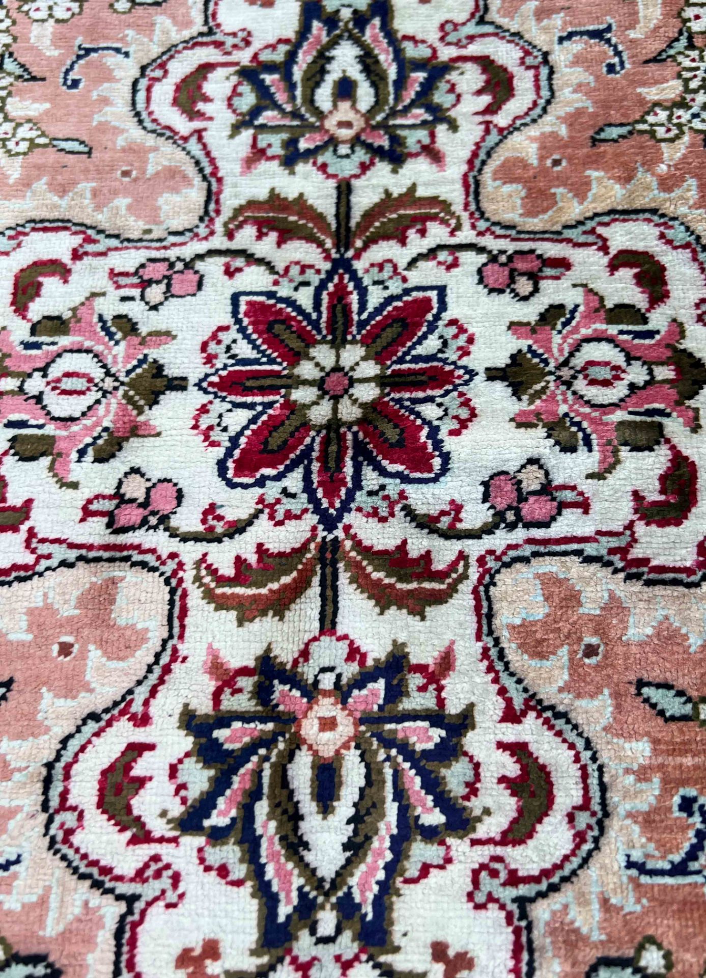 Ghom oriental rug. Silk. Signed. - Image 12 of 17