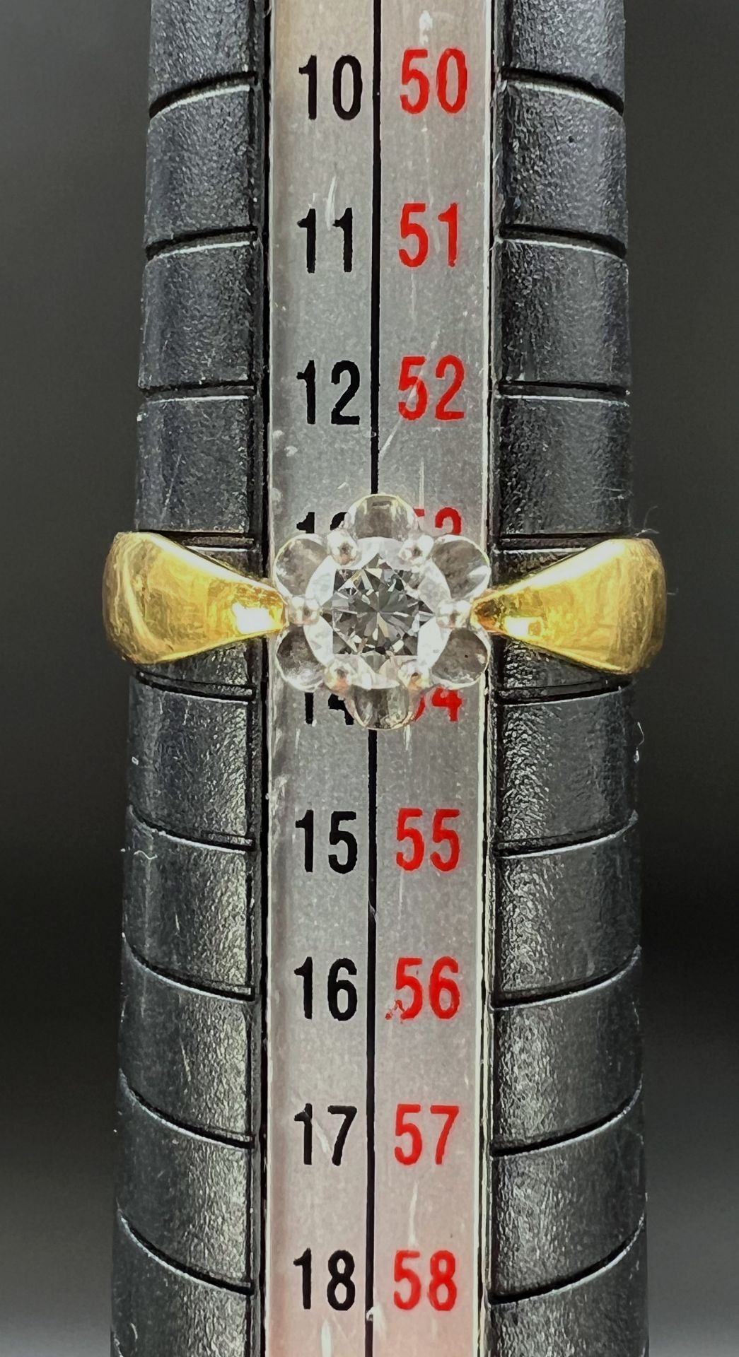 Solitaire ring. 900 yellow gold. 1 diamond of approx. 0.17-0.20 ct. - Image 5 of 8