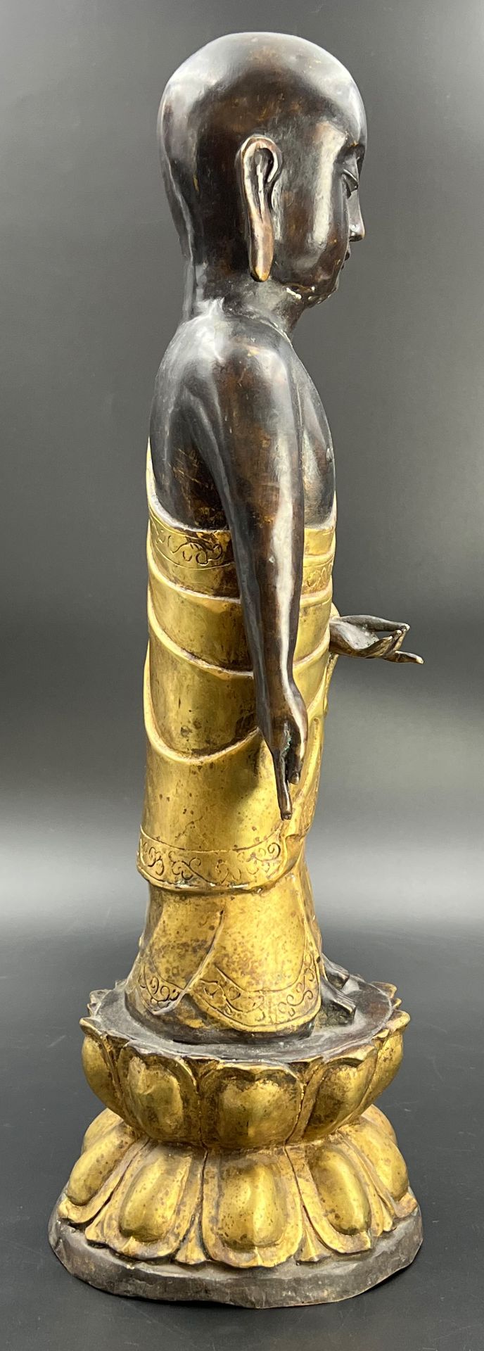 Buddha. Bronze figure. China. Around 1950. - Image 7 of 12
