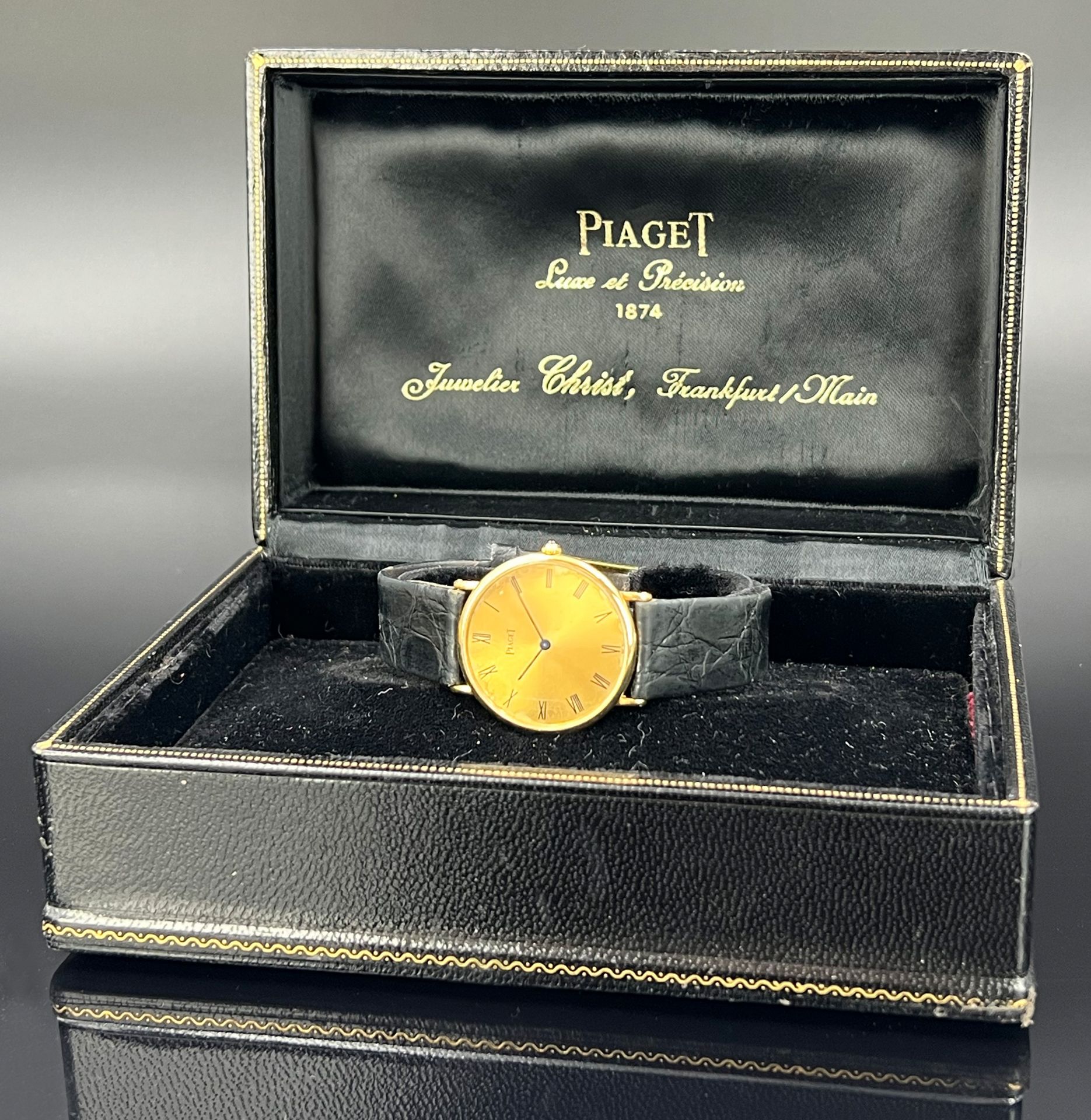 PIAGET men's wristwatch. 750 yellow gold. Switzerland.