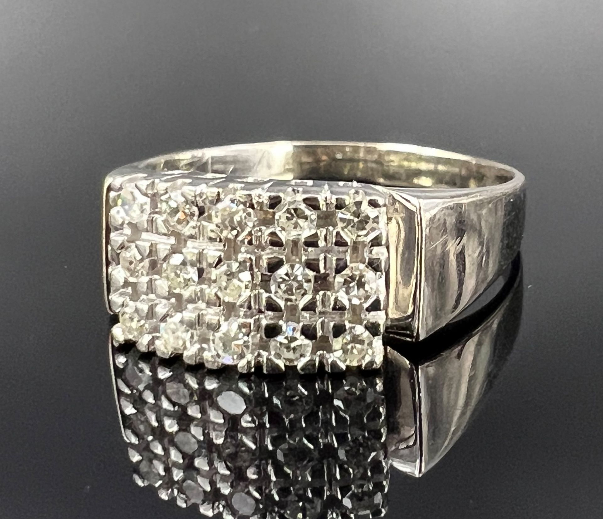 Ladies' ring. 585 white gold with diamonds.