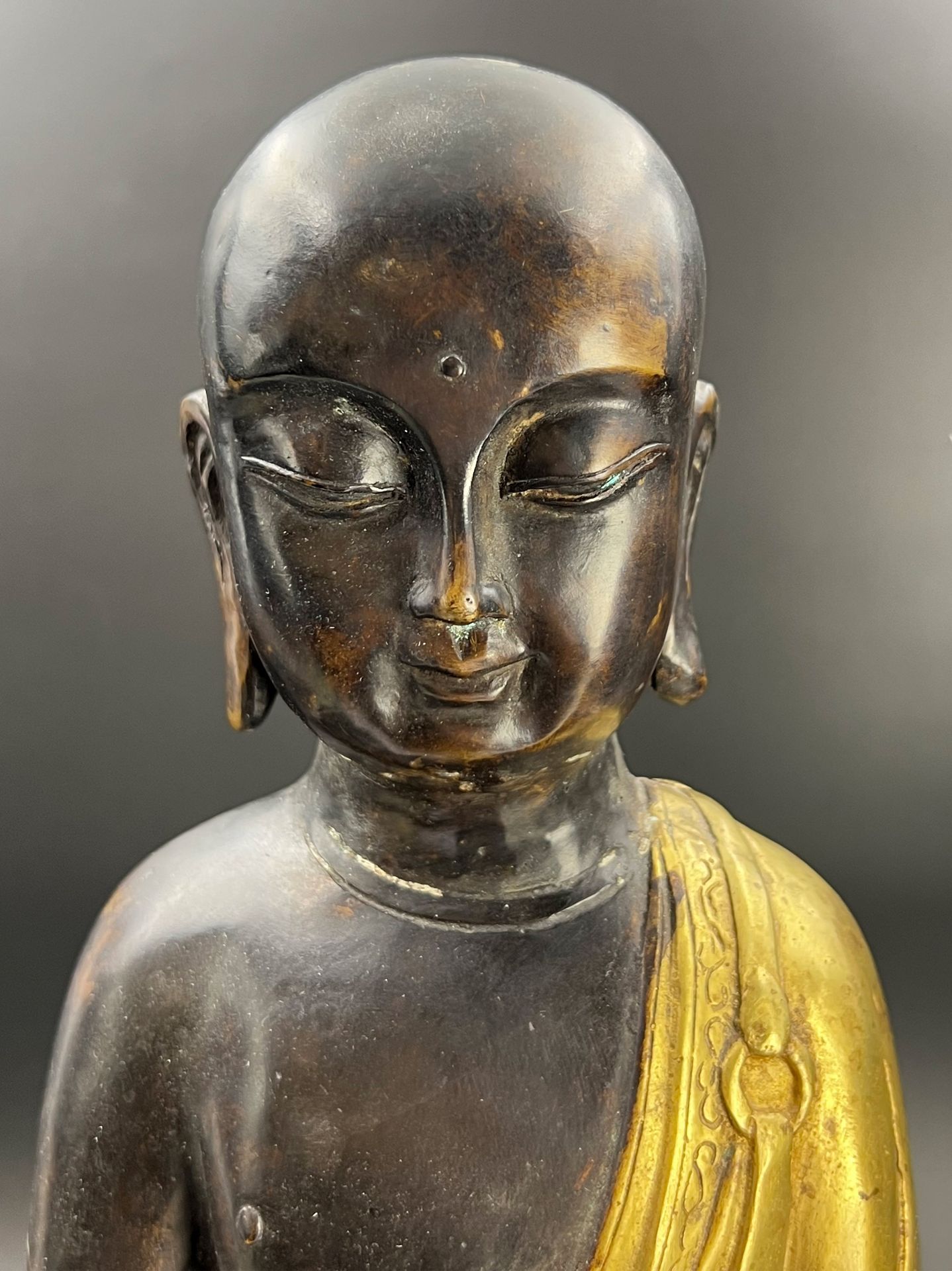 Buddha. Bronze figure. China. Around 1950. - Image 2 of 12