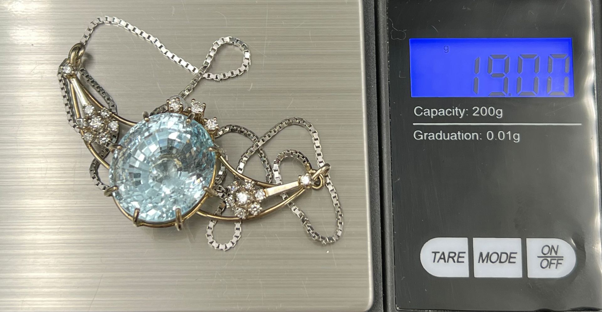 Necklace. 585 white gold. 1 large aquamarine and small diamonds. - Image 9 of 9