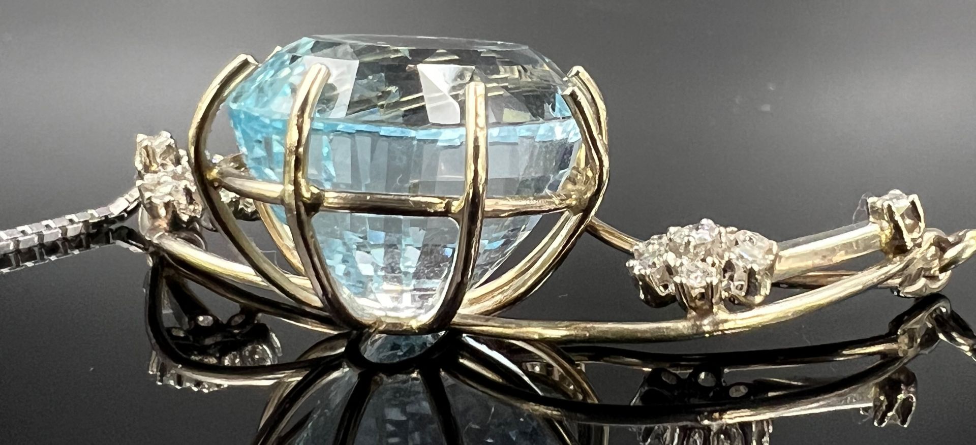 Necklace. 585 white gold. 1 large aquamarine and small diamonds. - Image 7 of 9