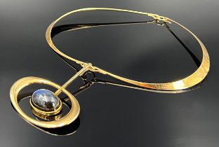 Collier. Bent GABRIELSEN (1928 - 2014). 585 Gelbgold. 1 Farbstein. Dänemark.