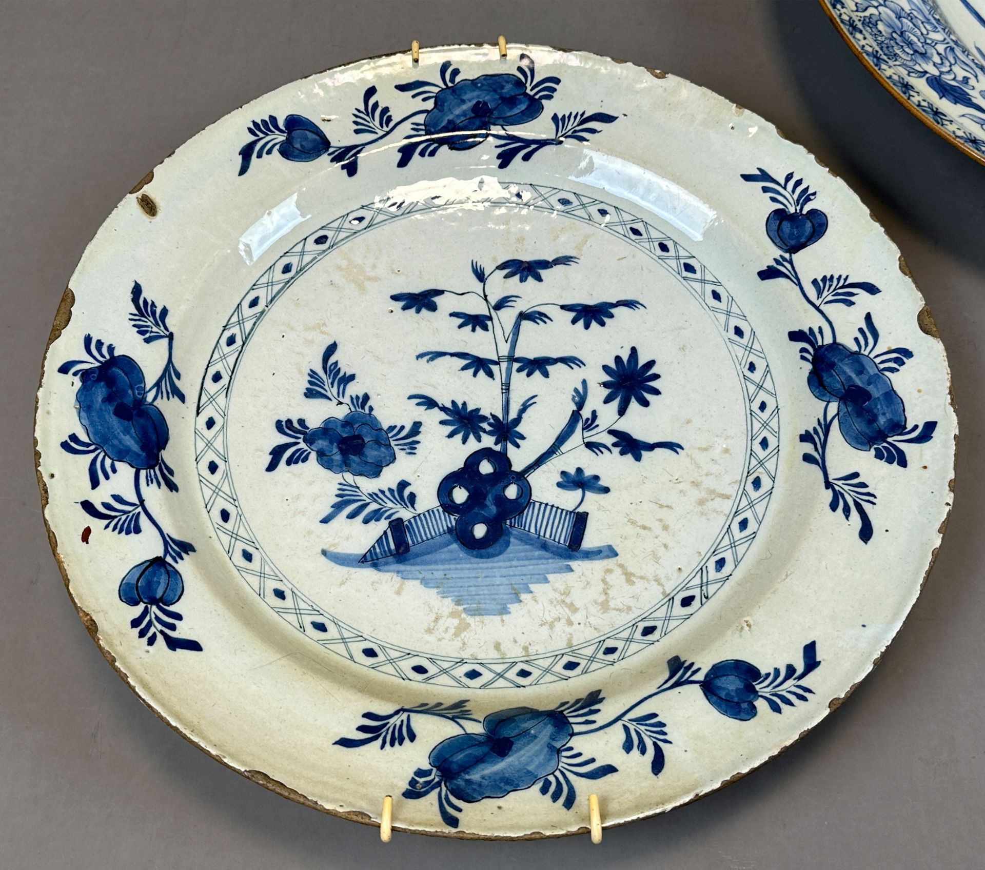 Three antique plates. Porcelain. China. 18th century. - Image 3 of 15
