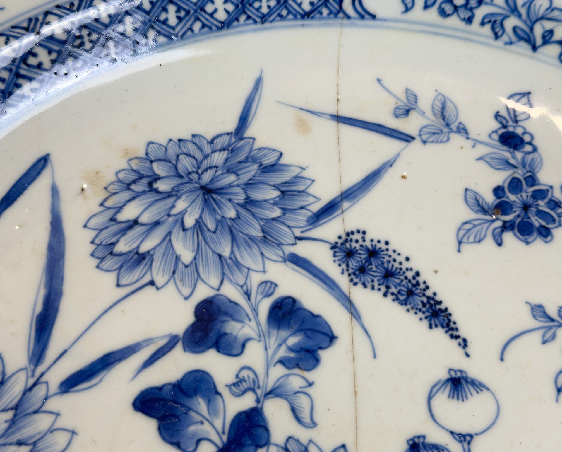 Three antique plates. Porcelain. China. 18th century. - Image 7 of 15