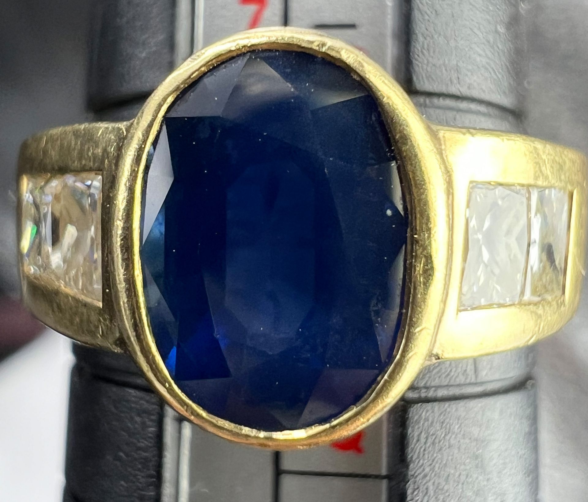 Ladies' ring. 750 yellow gold. 1 blue colored stone and 4 diamonds. - Image 8 of 10