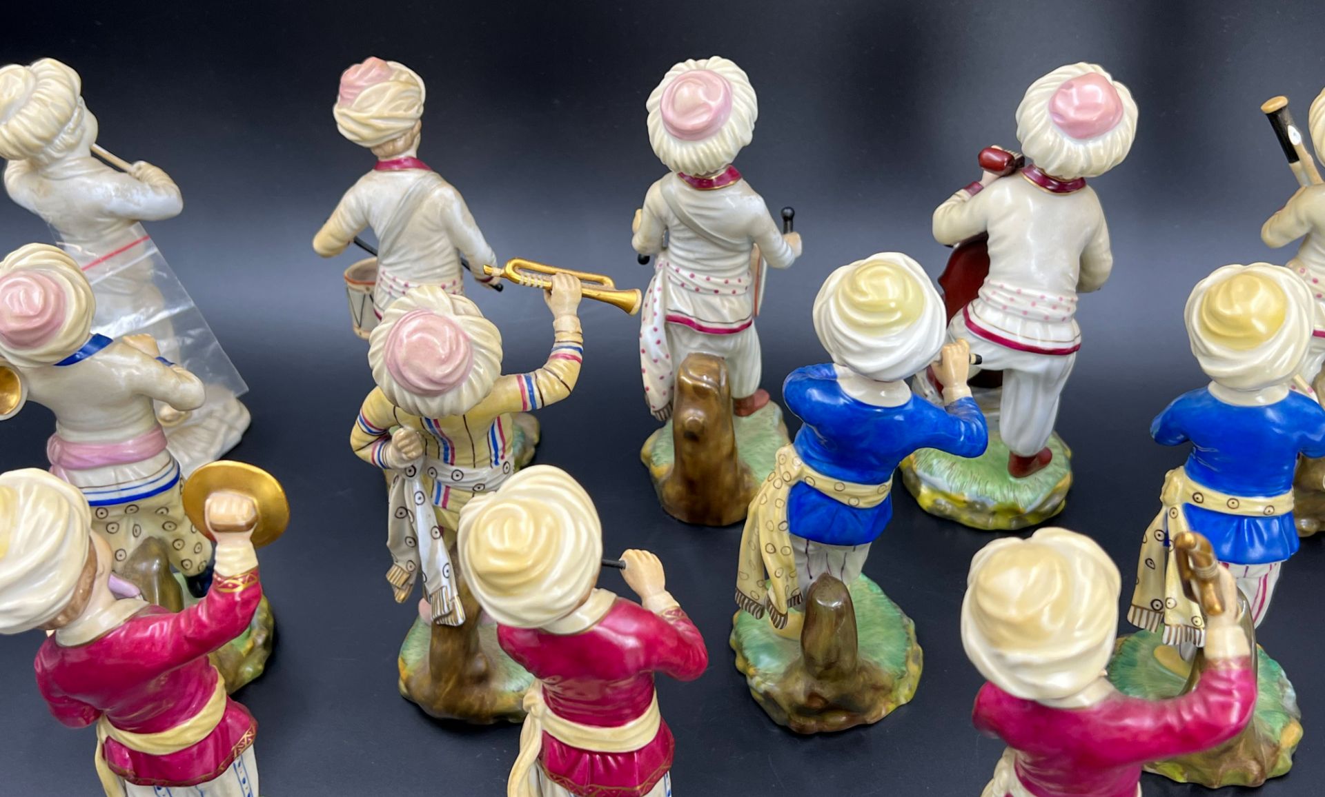 12 figurines "Türkenkapelle. Höchster Porzellanmanufaktur. - Image 13 of 16