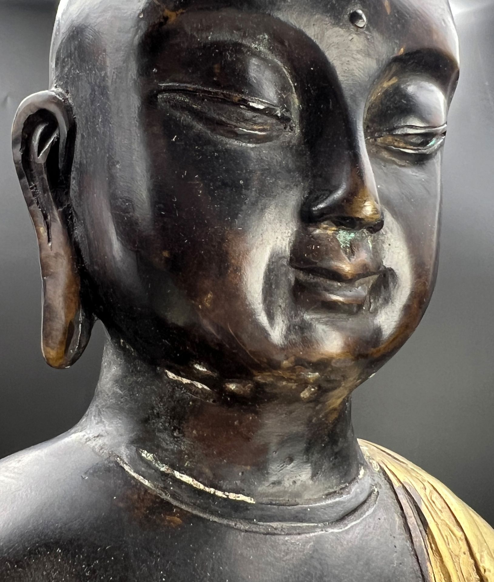 Buddha. Bronze figure. China. Around 1950. - Image 9 of 12