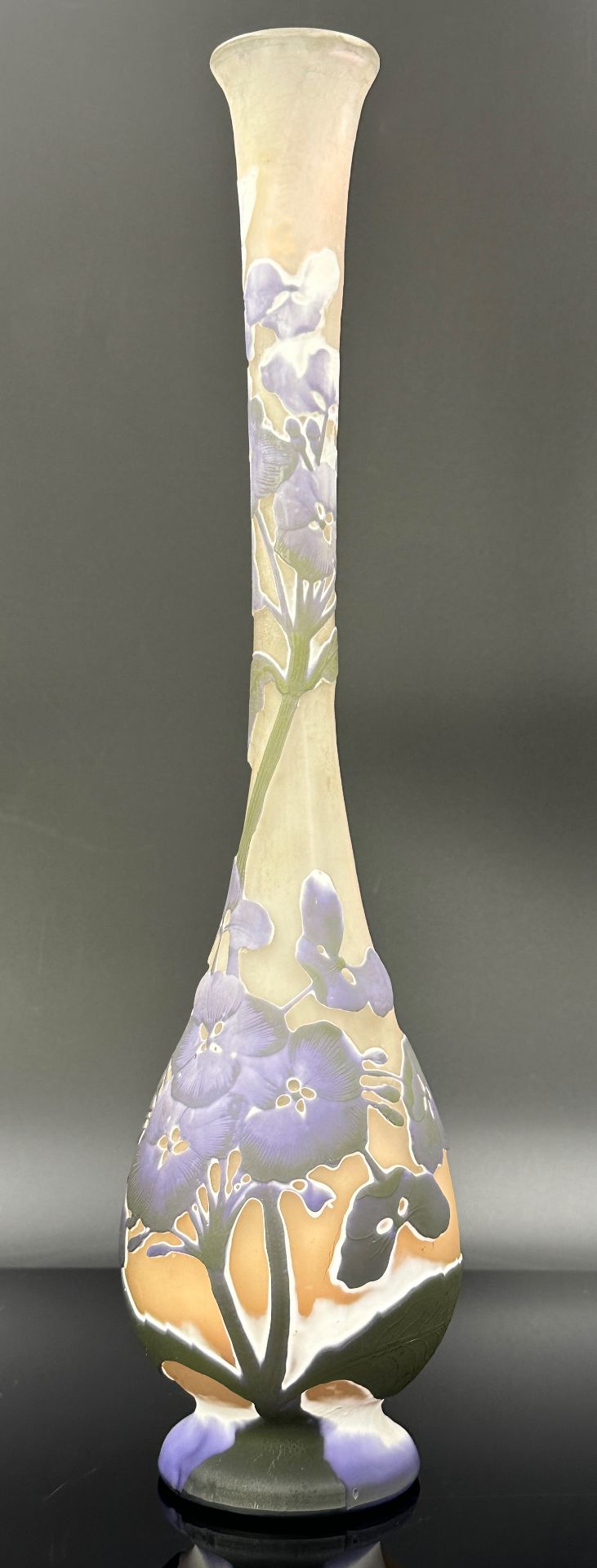 Large long-necked vase. Emile GALLÉ (1846 - 1904). Around 1905.