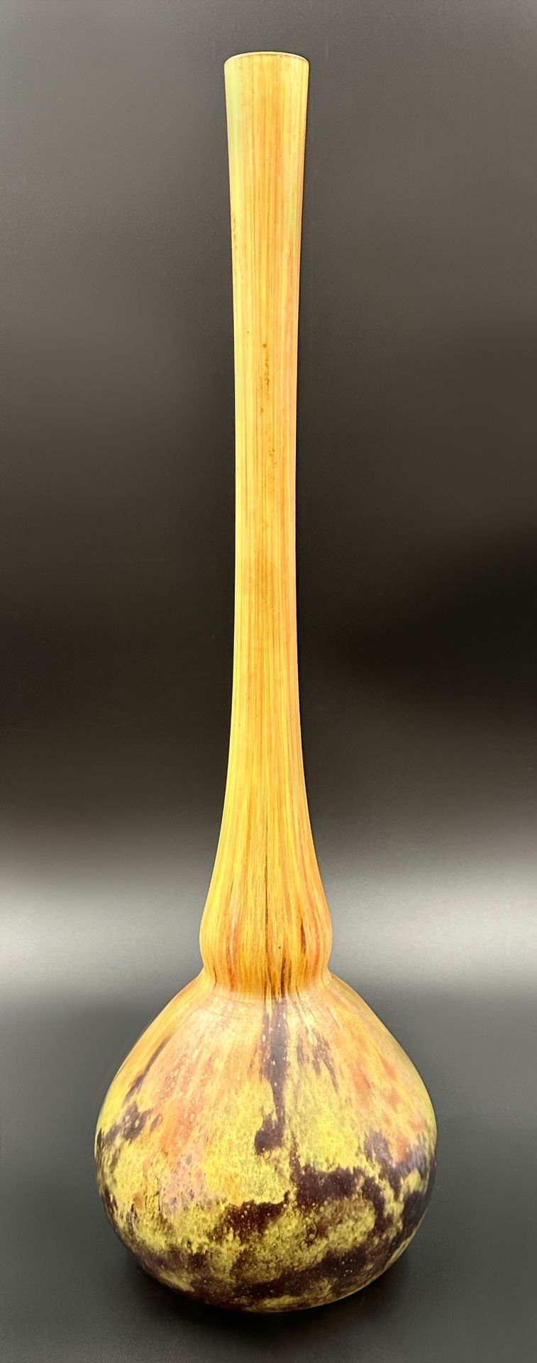 Long-necked vase. DAUM Nancy. Circa 1910.