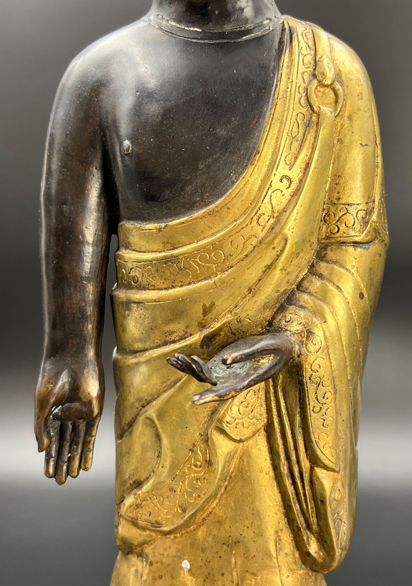 Buddha. Bronze figure. China. Around 1950. - Image 3 of 12