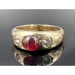 Ladies' ring. 585 yellow gold. 1 colored stone cabochon and 2 brilliant-cut diamonds.