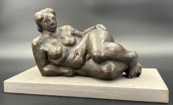 Wanda PRATSCHKE (1939). Bronze. Liegender weiblicher Akt.