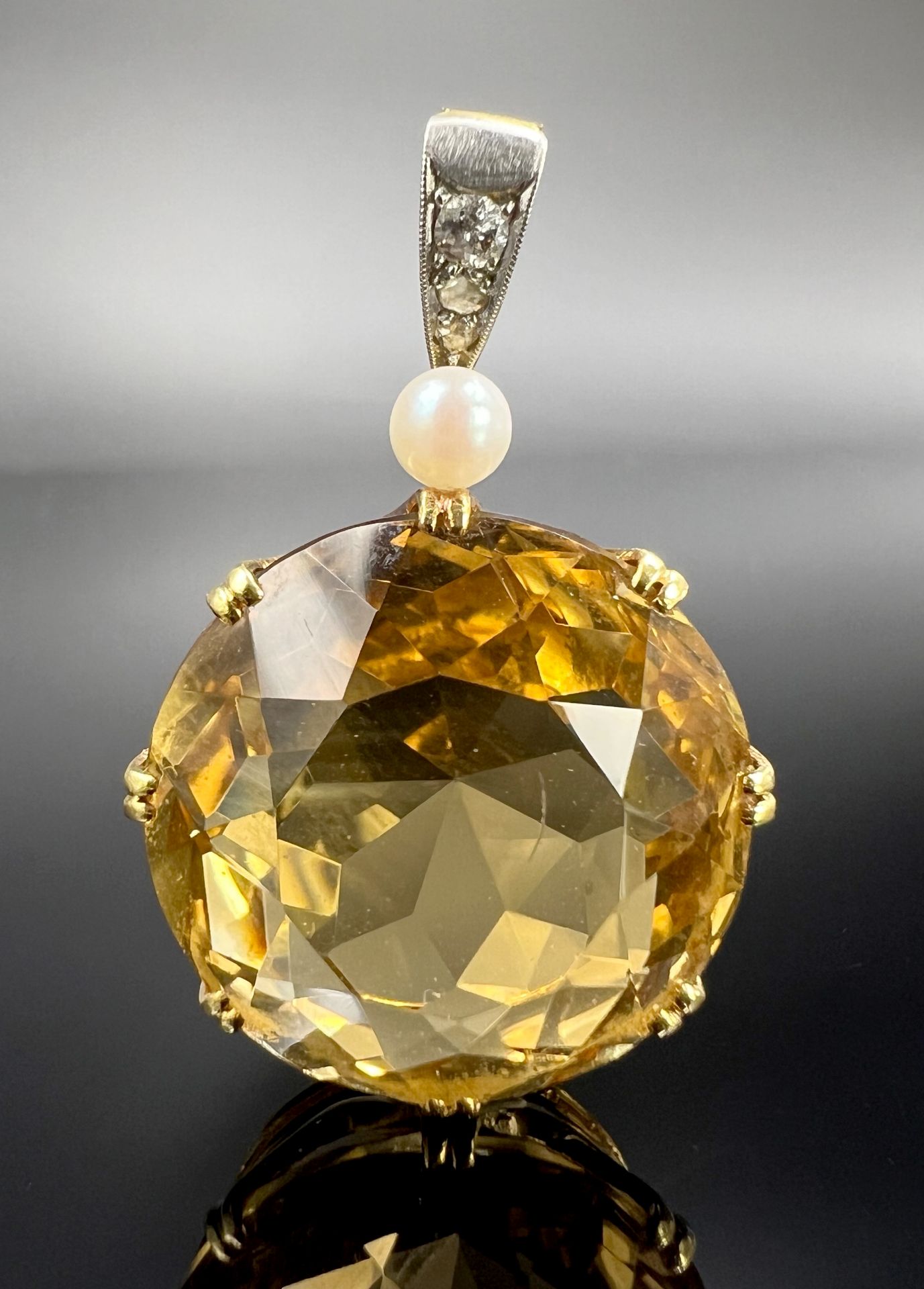 Pendant 750 yellow gold and white gold. 1 large citrine, a pearl and diamond chips. - Image 2 of 6