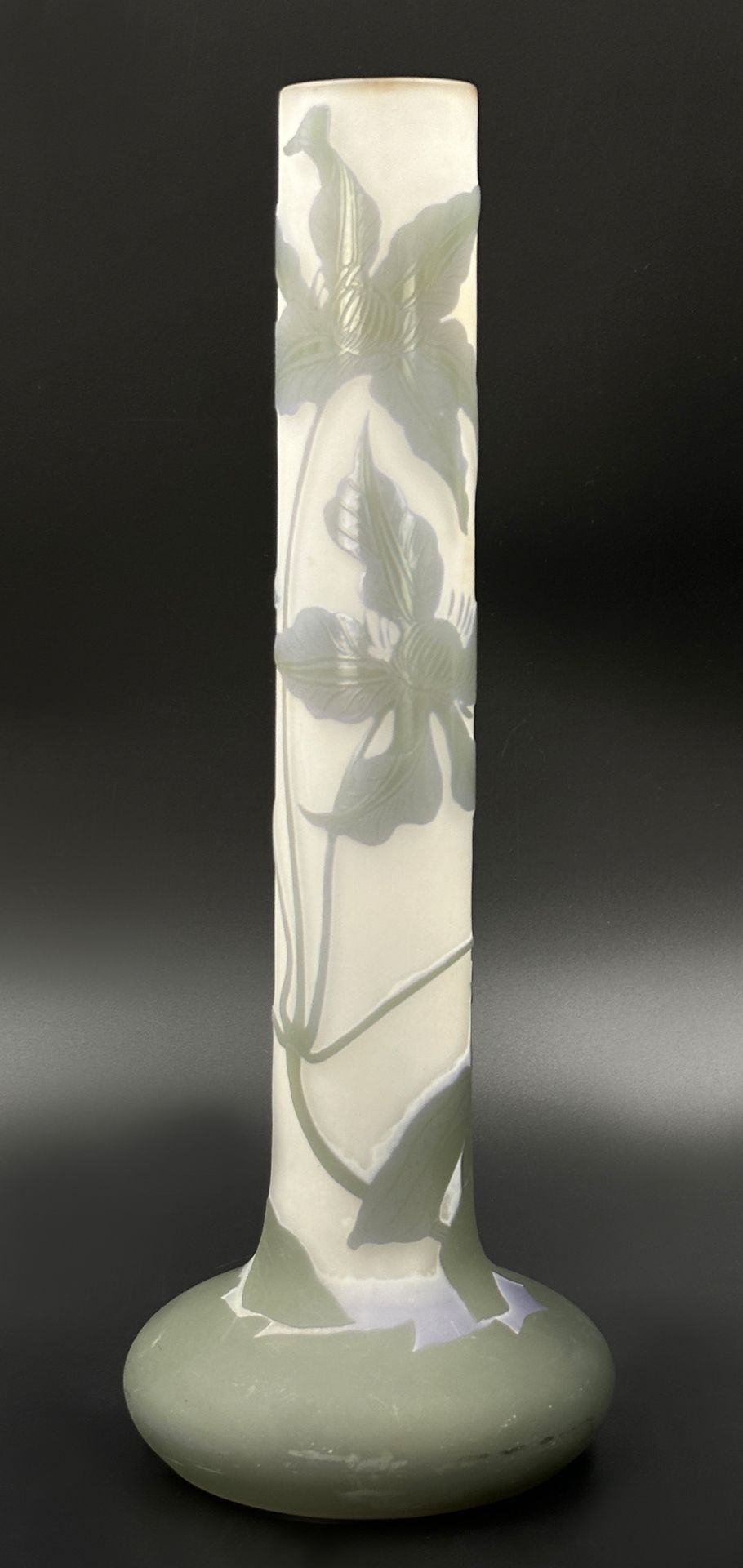 Long-necked vase. Emile GALLÉ (1846 - 1904). Circa 1905.