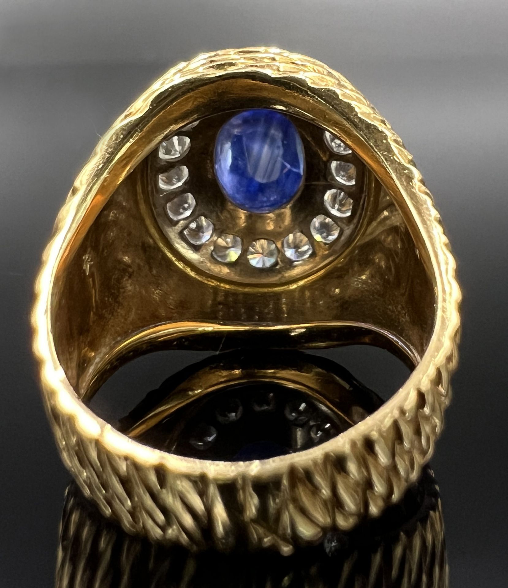 Damenring. 750 Gelbgold und Weißgold mit Diamanten und einem Farbstein-Cabochon. - Bild 4 aus 11