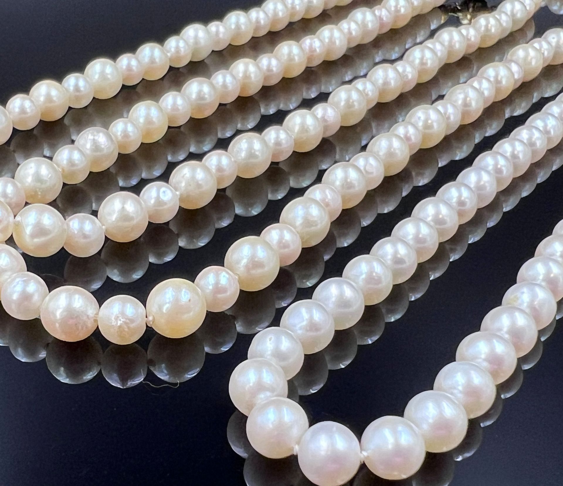 Two pearl necklaces. - Image 2 of 7