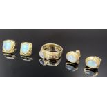 Jewellery set with opals and opal doublets. Yellow gold of various alloys.