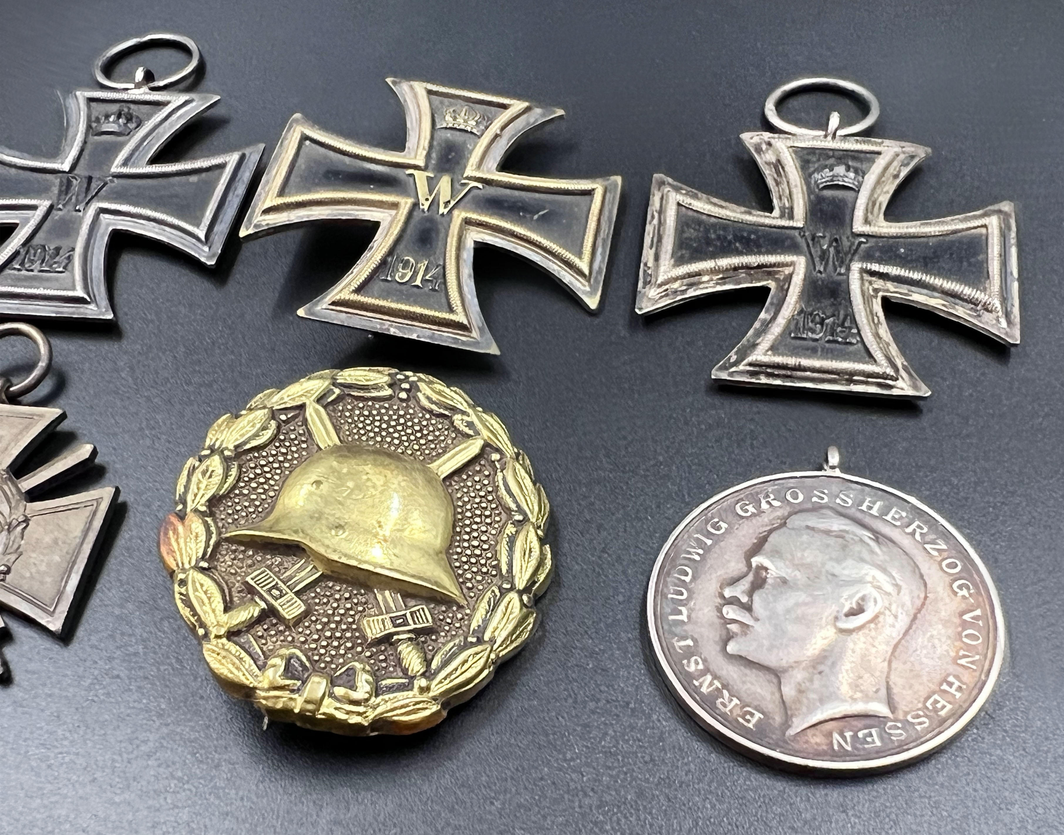 Collection of medals and badges. World War 1. - Image 3 of 9