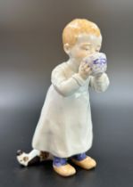 Hentschelkind. MEISSEN. "Kind mit Tasse". 1. Wahl. 1980er Jahre.