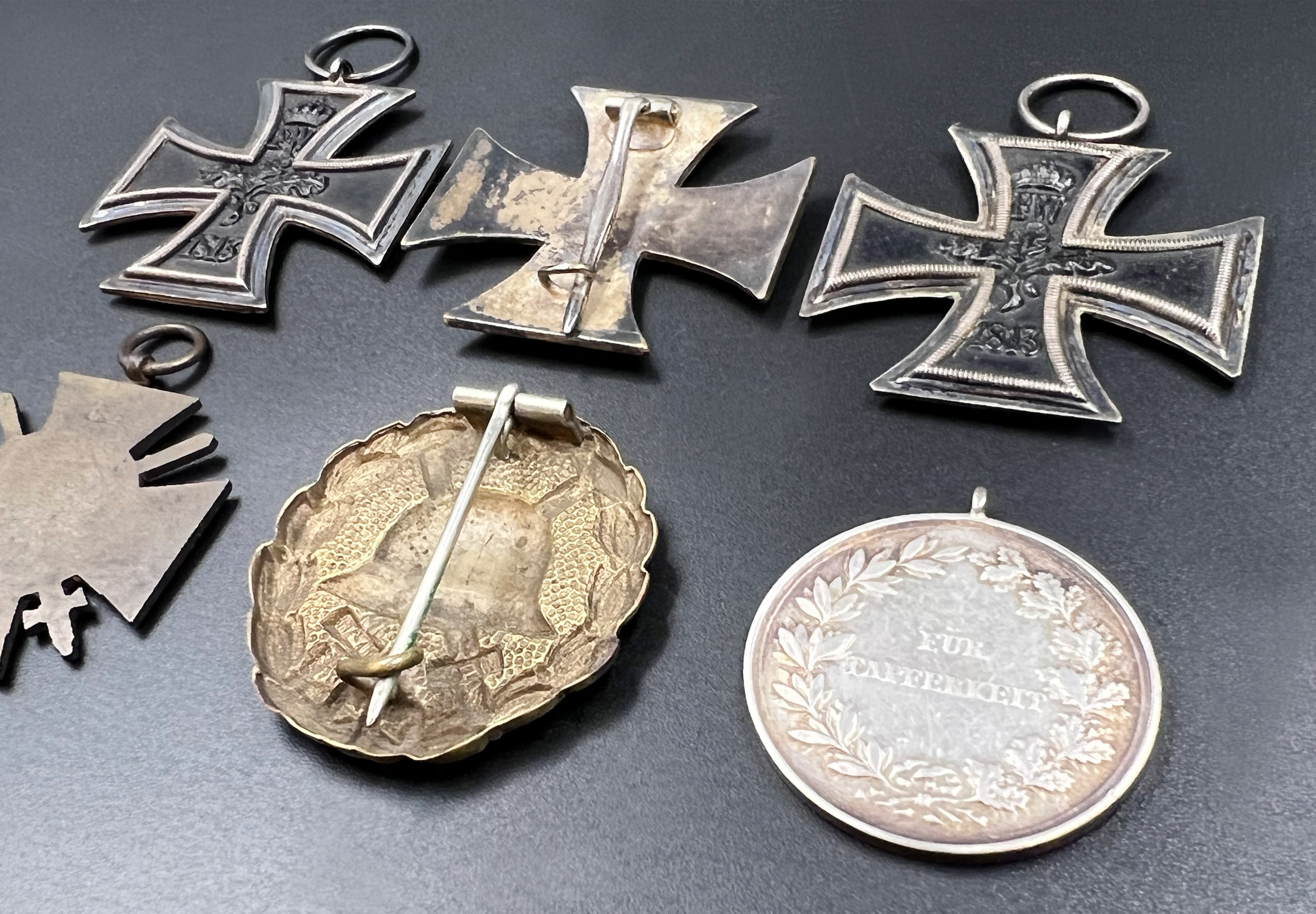 Collection of medals and badges. World War 1. - Image 6 of 9