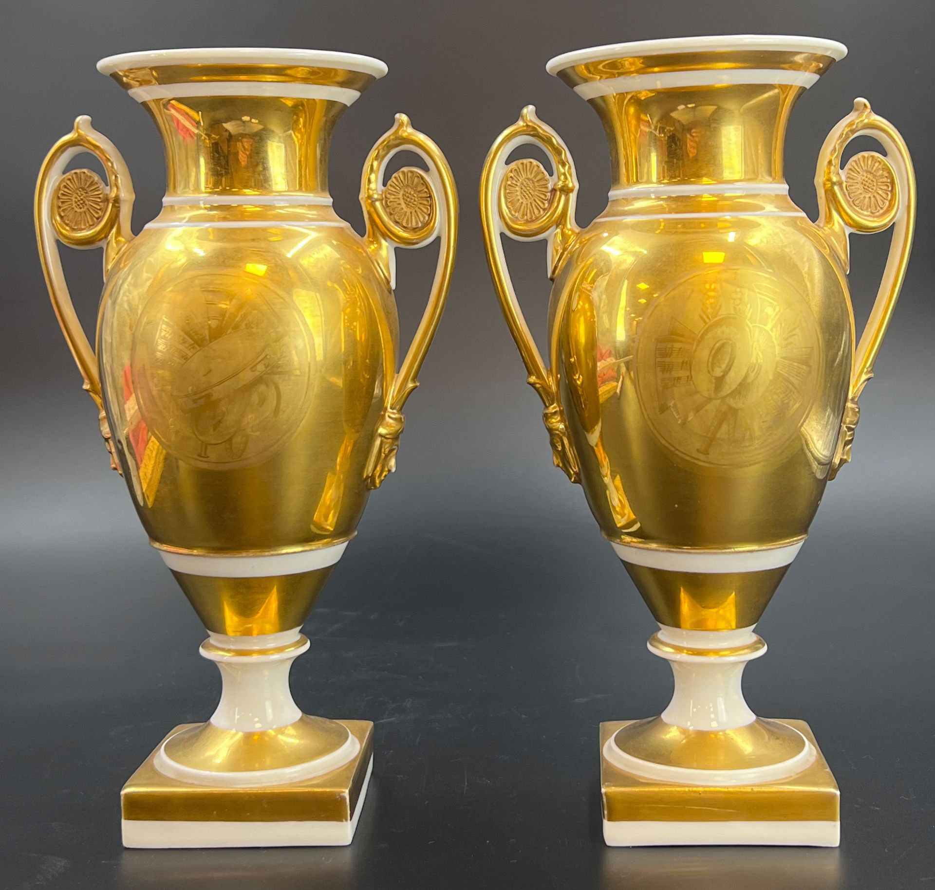 Pair of Empire krater vases. 20th century. - Image 3 of 17