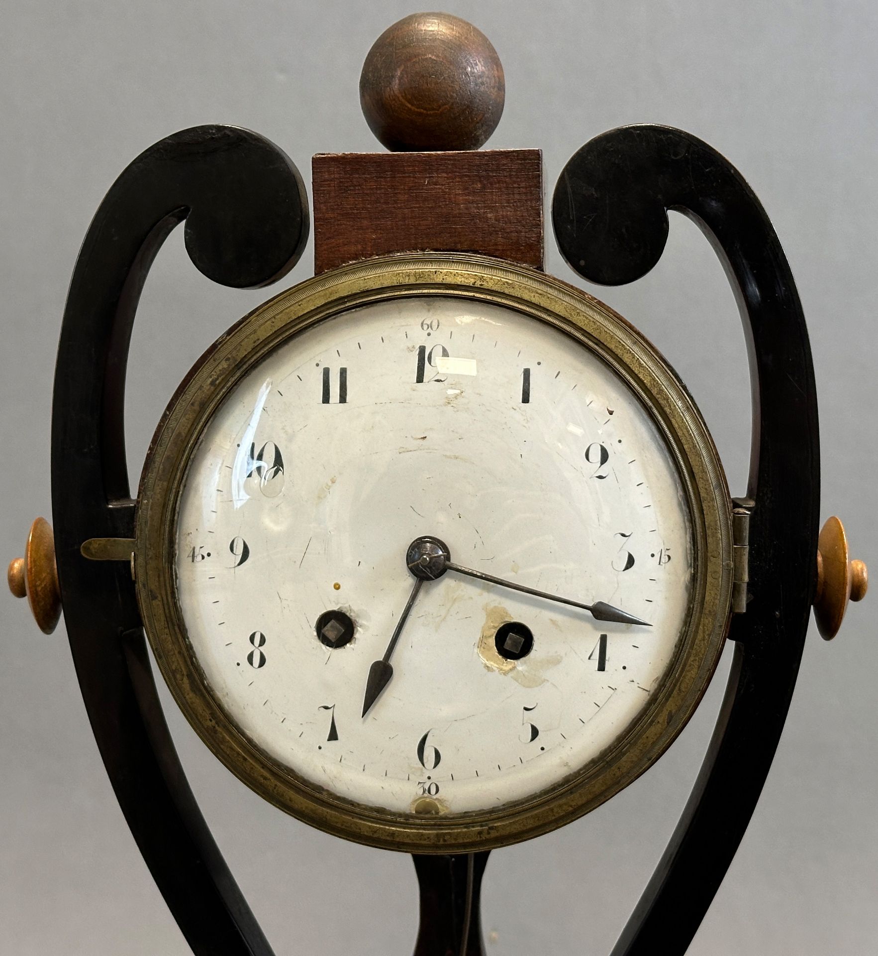 Antique mantel clock with striking mechanism and enamelled dial. 1st half of the 19th century. - Image 5 of 11