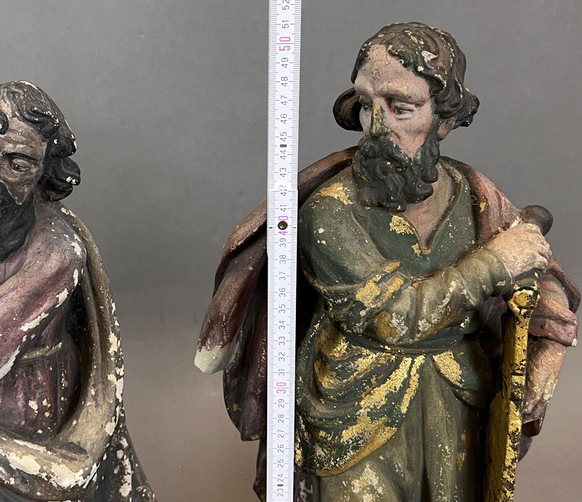 2 Steinfiguren. Heilige mit Säge und Lanze. 1. Hälfte 19. Jahrhundert. - Bild 11 aus 11