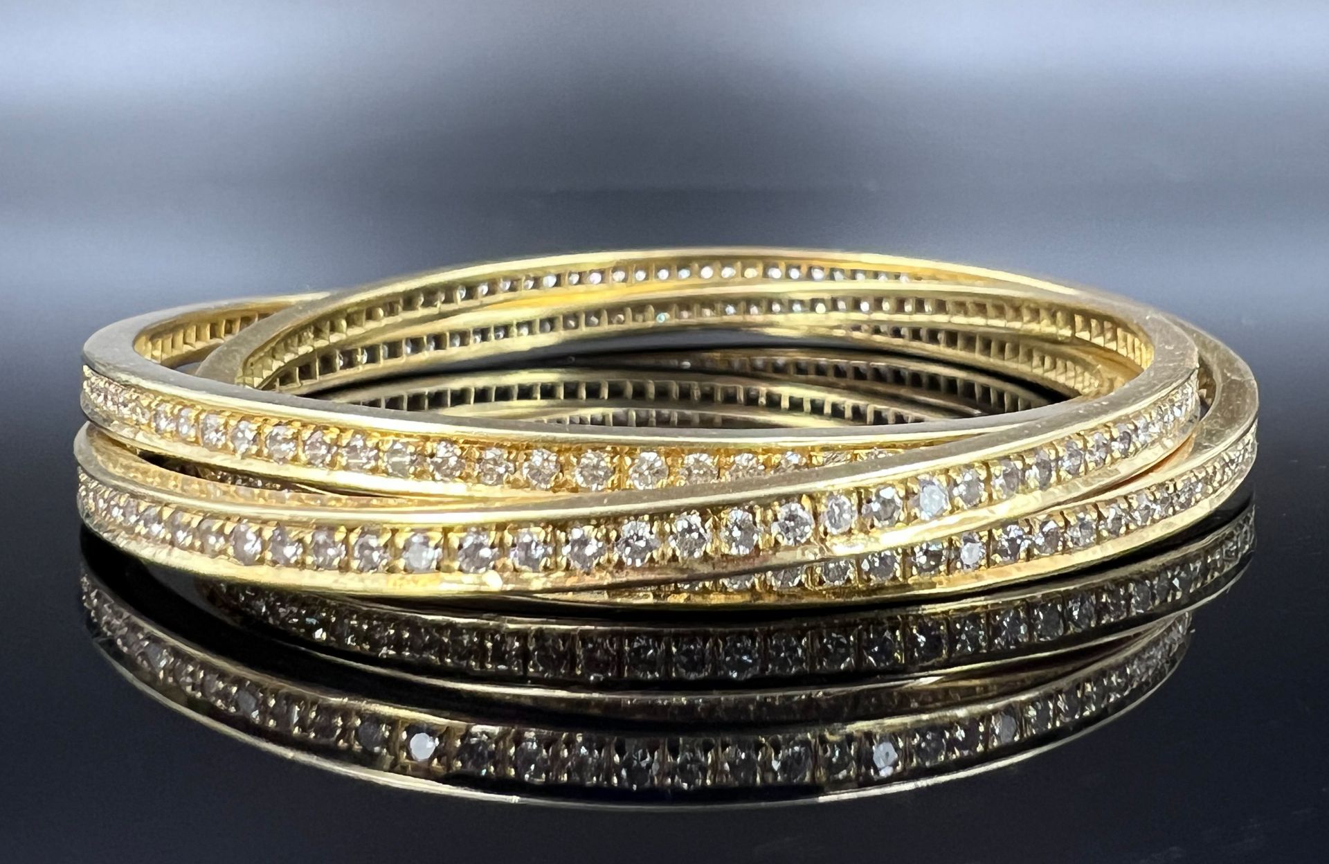 3-piece bangle. 750 yellow gold with diamonds.