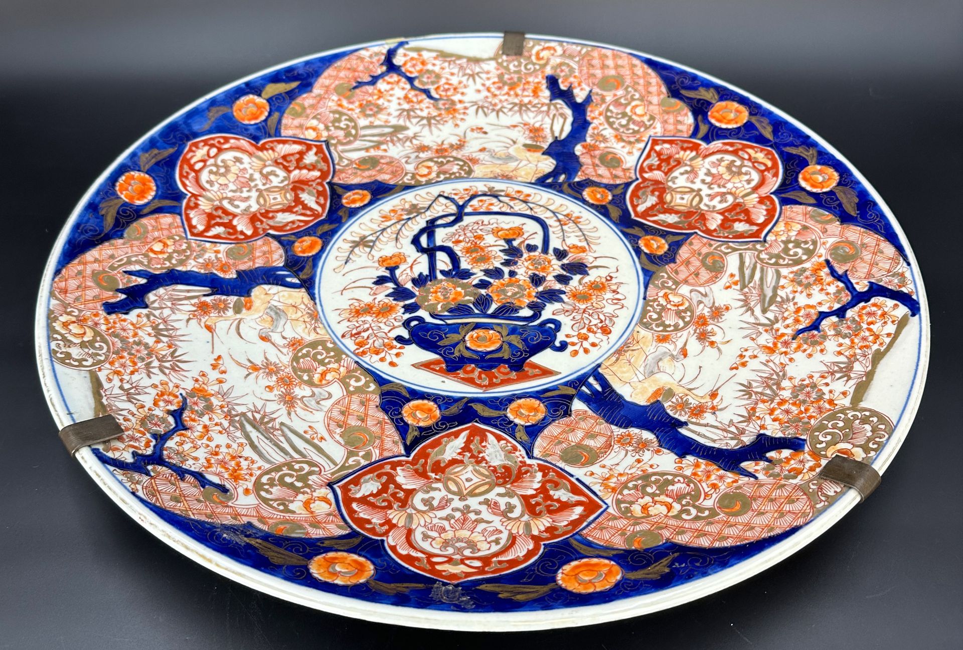 Large antique Imari plate. Japan. Around 1900. - Image 2 of 17