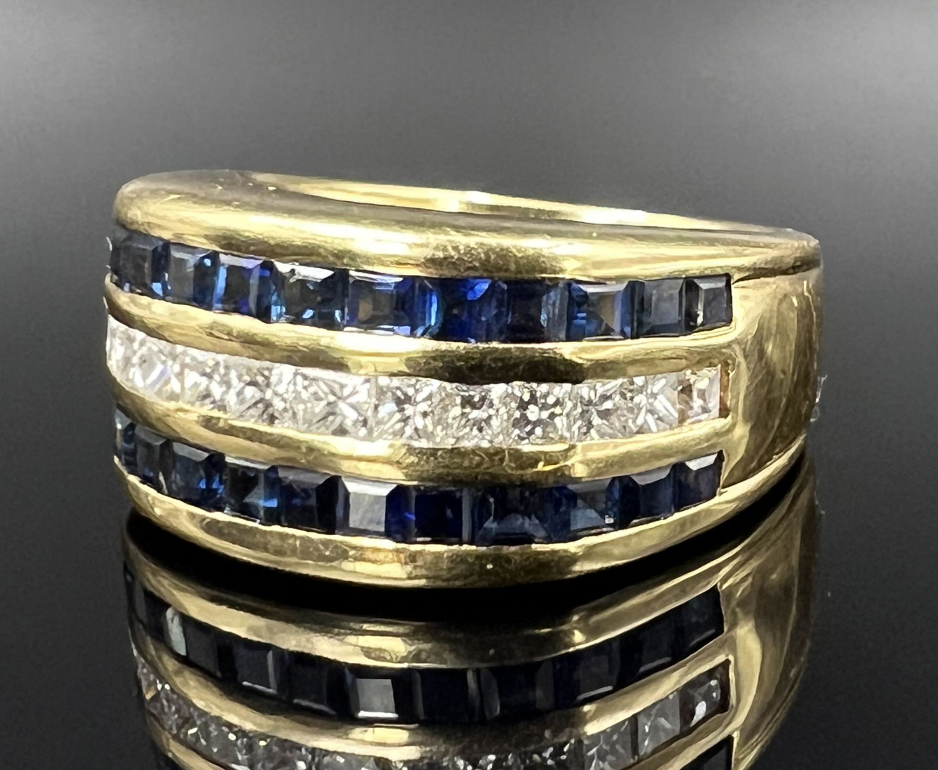 Ladies' ring. 750 yellow gold with diamonds and sapphires. - Image 2 of 8