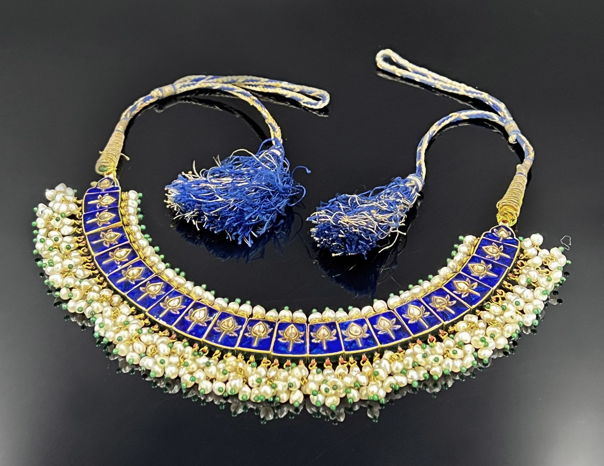 Necklace. 750 yellow gold with diamonds and pearls. Persia.