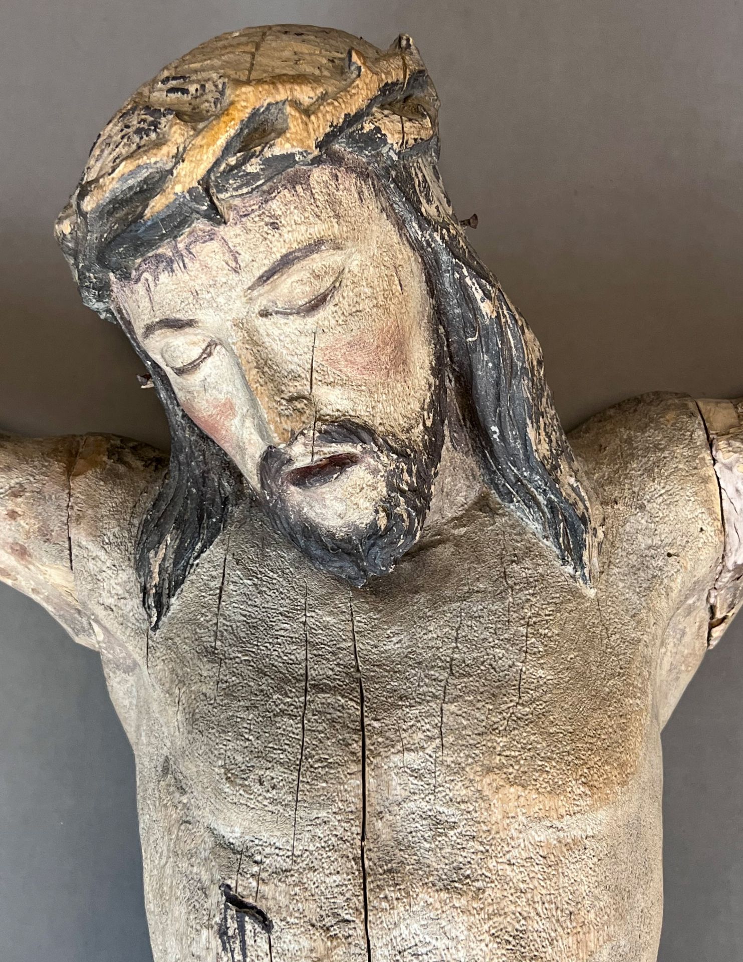Holzfigur. Gekreuzigter Christus. 17. Jahrhundert. Süddeutschland. - Bild 2 aus 19