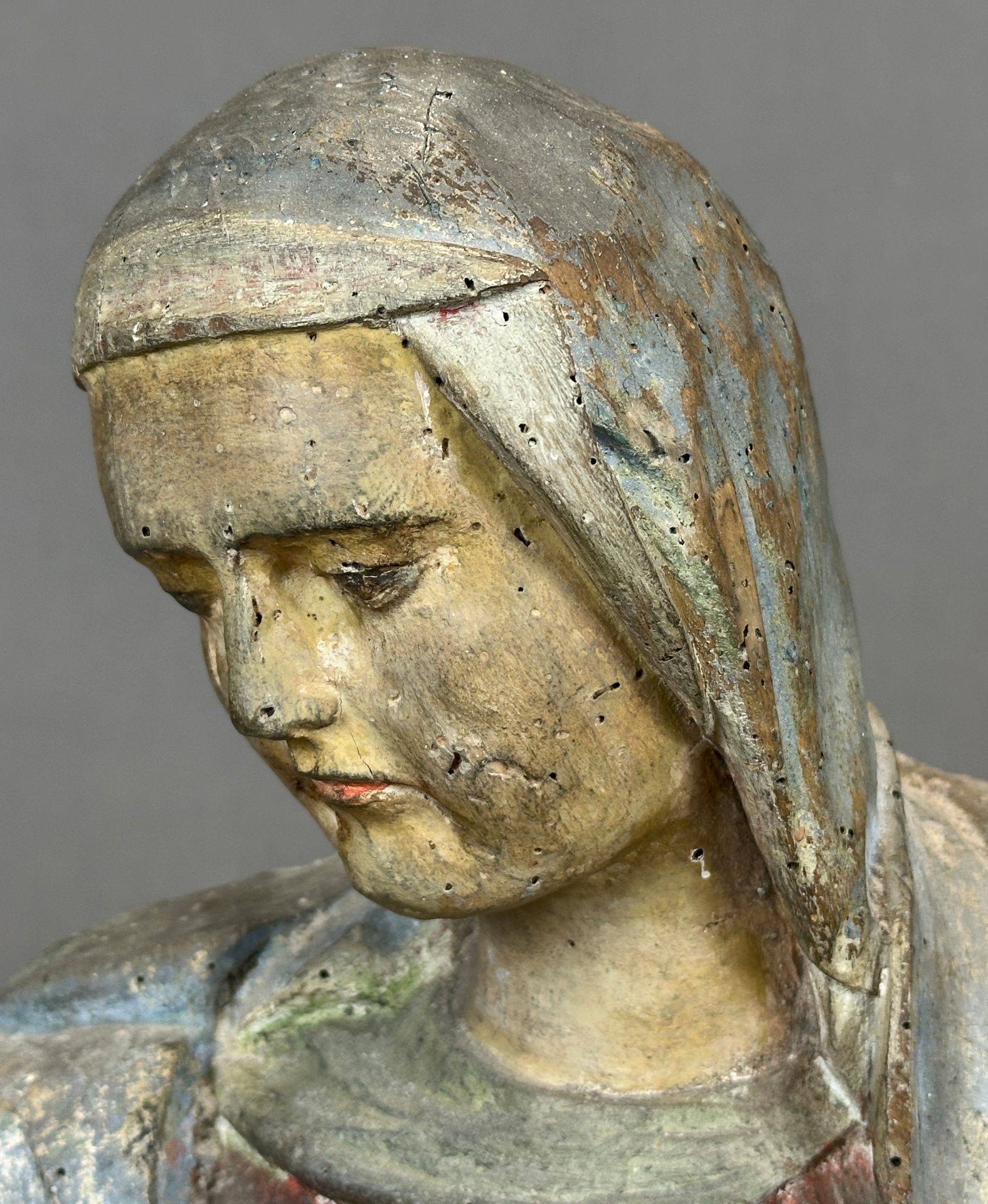 Wooden figure. Lamentation of the Virgin Mary / Pietà. 2nd half of the 17th century. Lower Rhine. - Image 7 of 13