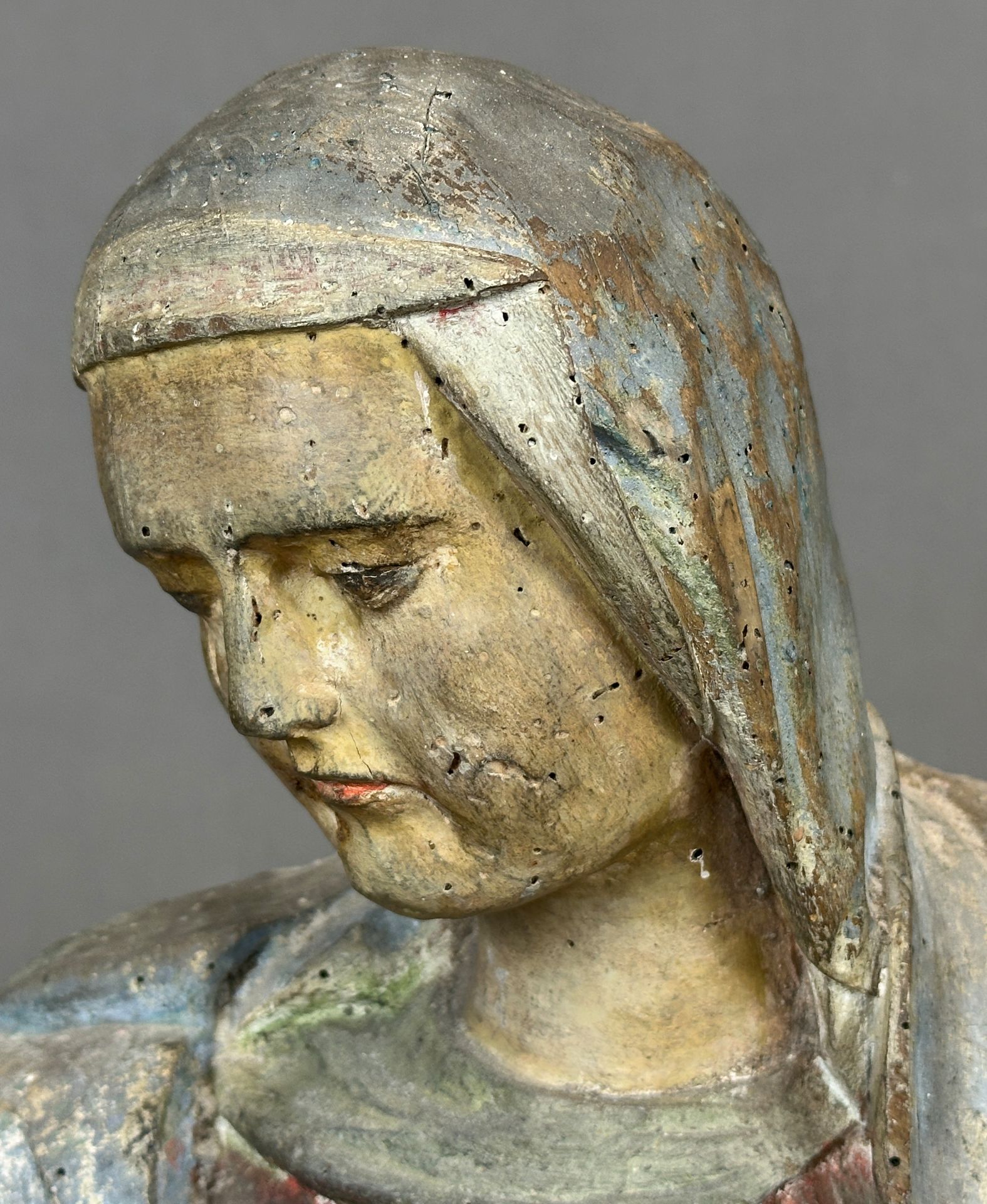 Holzfigur. Marienklage / Pietà. 2. Hälfte 17. Jahrhundert. Niederrhein. - Bild 7 aus 13